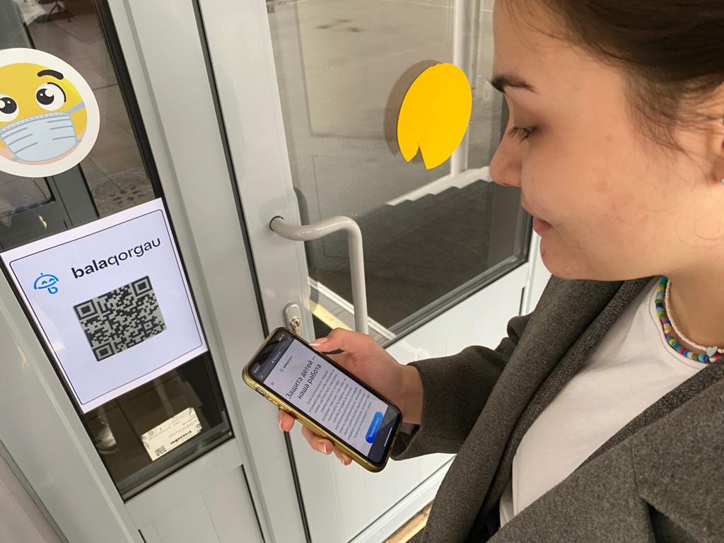 Информационная табличка по проекту "Бала қорғау"